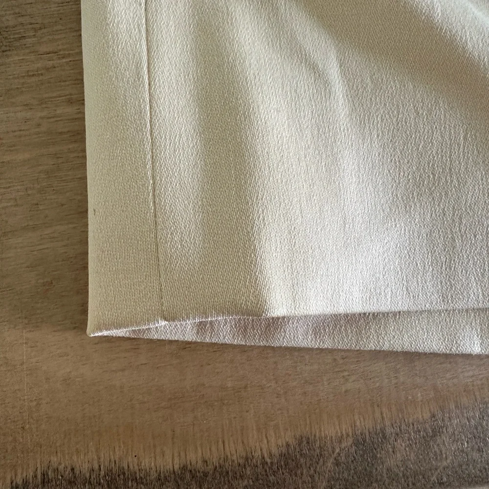 VINTAGE Chanel!! Amazing cream colored Pencil skirt- size 4